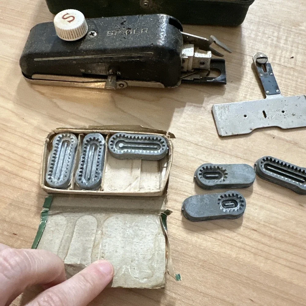 Singer vintage buttonholer